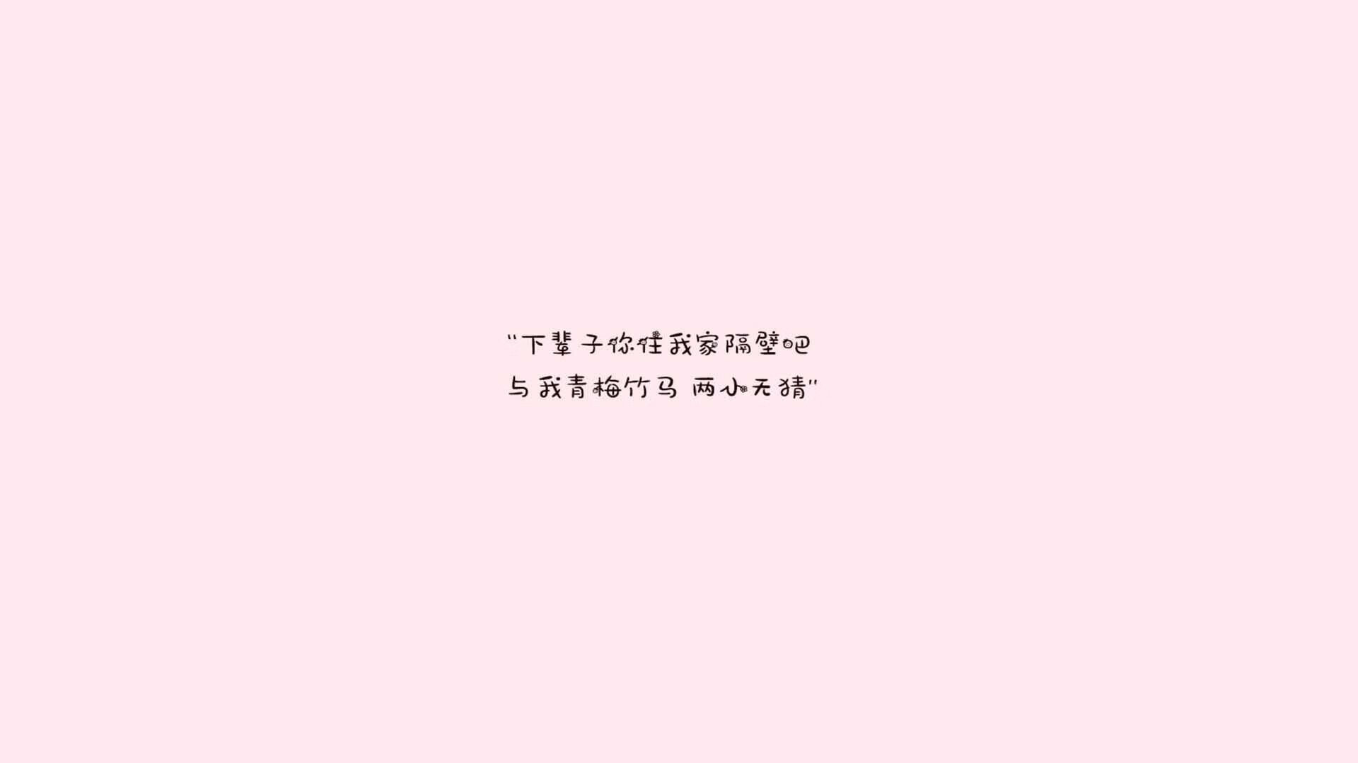 “飞盘争夺：三叉湖田径场上演极速空中对抗”